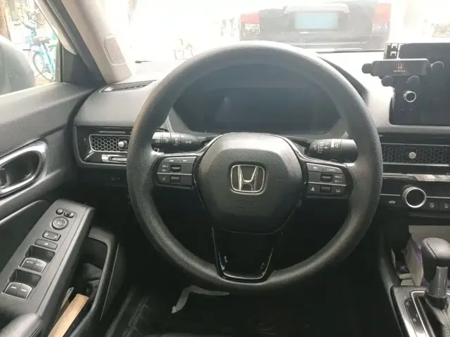 Honda Civic 2023 240TURBO CVT Sporty·C-Special Edition — Фото автомобиля 6