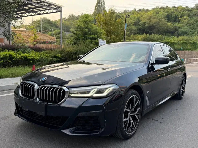 Фотография автомобиля — BMW 5 Series