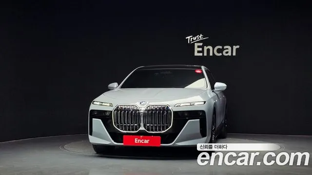 BMW i7 G70 — Фото автомобиля 3