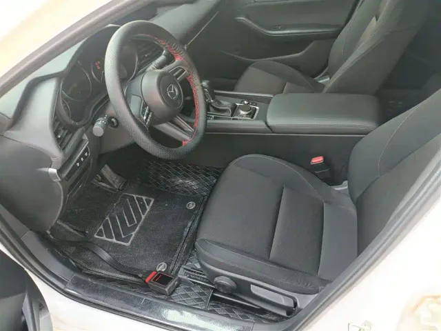 Mazda Axela — Фото автомобиля 14