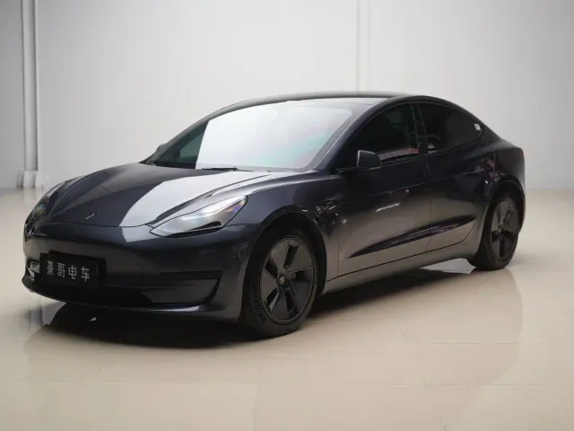 Фотография автомобиля — Tesla Model 3