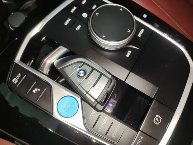 BMW iX3 — Фото автомобиля 8