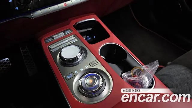 Genesis GV70 — Фото автомобиля 12