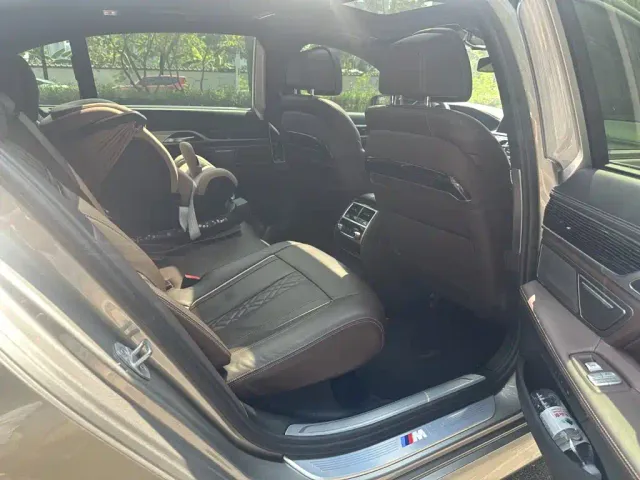 BMW BMW 7 Series 2021 Model 730Li M Sport Package — Фото автомобиля 9