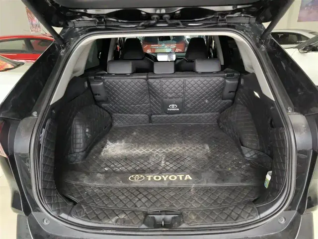 Toyota RAV4 — Фото автомобиля 14