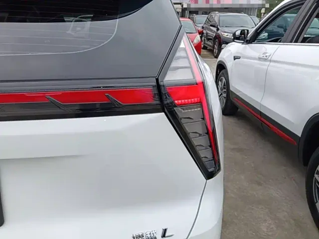 Geely Boyue L — Фото автомобиля 7