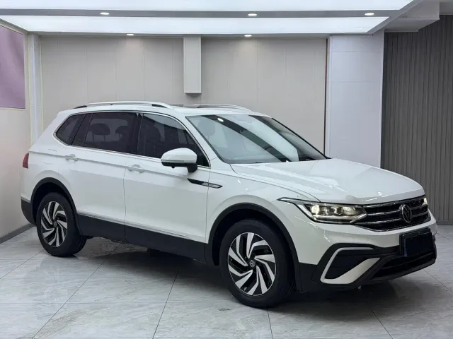 Volkswagen Tiguan L — Фото автомобиля 3