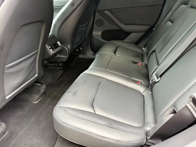 Tesla Model Y — Фото автомобиля 11