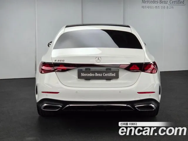 Mercedes-Benz E-Class — Фото автомобиля 4