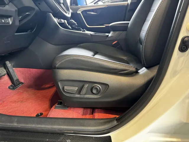 Toyota RAV4 — Фото автомобиля 13