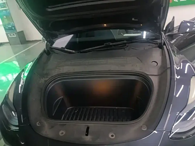 Tesla Model Y — Фото автомобиля 19