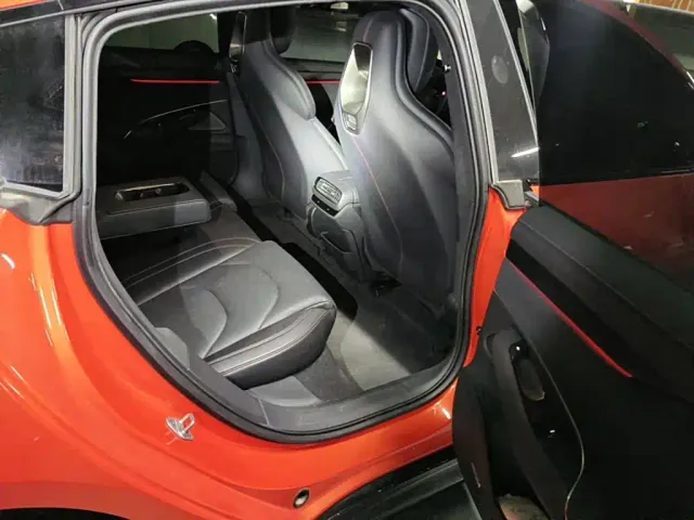 Xiaomi SU7 — Фото автомобиля 11