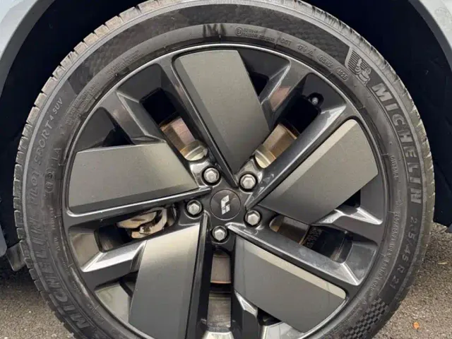 Li Auto L7 — Фото автомобиля 8