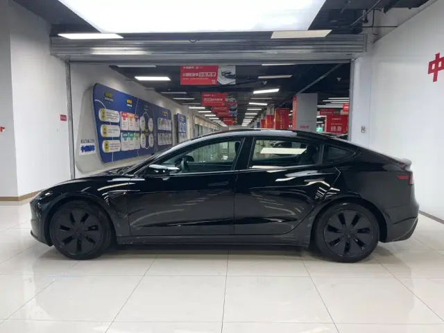 Tesla Model 3 — Фото автомобиля 4
