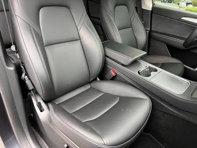 Tesla Model Y — Фото автомобиля 8