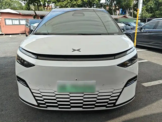 Xpeng X9 — Фото автомобиля 2