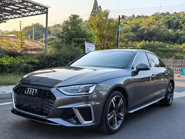 Фотография автомобиля — Audi A4L