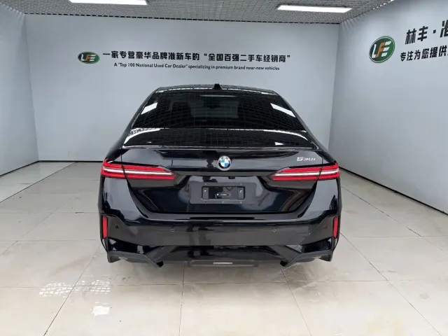 BMW 5 Series — Фото автомобиля 6