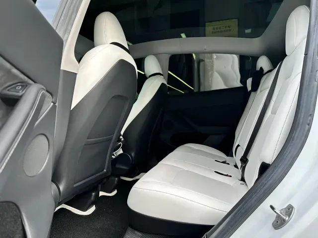 Tesla Model Y — Фото автомобиля 8