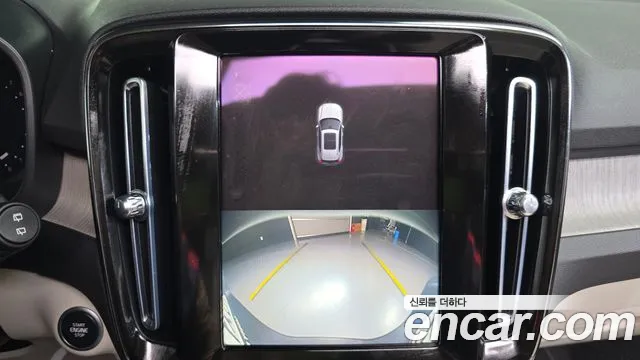 Volvo XC40 — Фото автомобиля 15