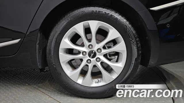 Kia K8 2.5 Бензин 2WD — Фото автомобиля 17