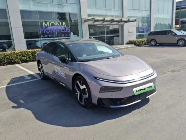 Xpeng P7+ — Фото автомобиля 3