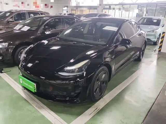 Фотография автомобиля — Tesla Model 3