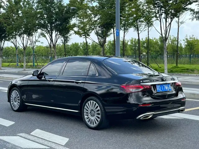 Mercedes-Benz E-Class — Фото автомобиля 7