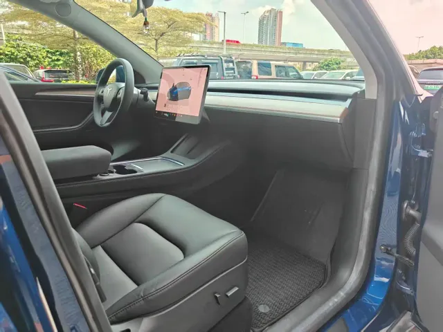Tesla Model Y — Фото автомобиля 14