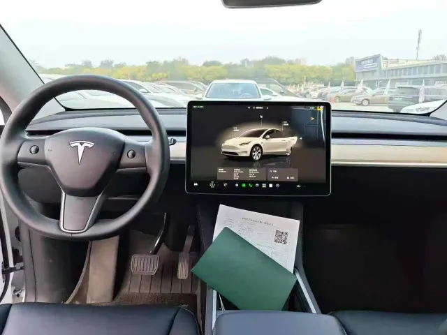 Tesla Model Y — Фото автомобиля 5