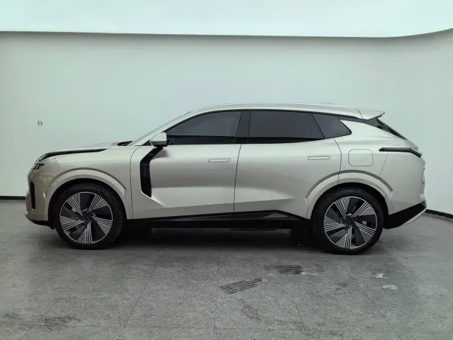 Lynk & Co 08 EM-P — Фото автомобиля 6