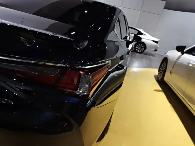 Lexus ES — Фото автомобиля 7