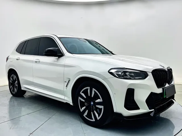 BMW iX3 — Фото автомобиля 4
