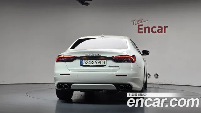 Maserati Quattroporte — Фото автомобиля 4