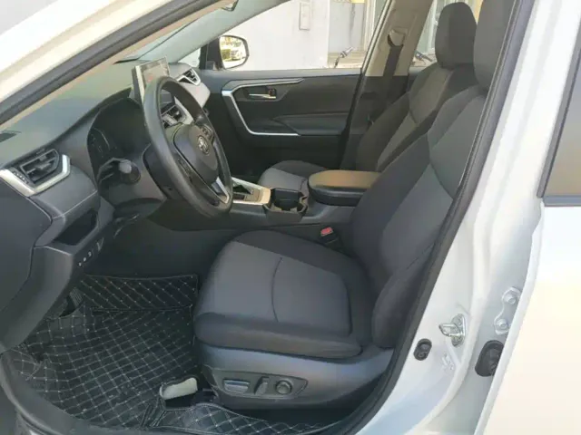 Toyota RAV4 — Фото автомобиля 14