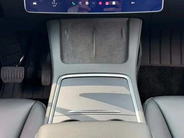 Tesla Model Y — Фото автомобиля 19
