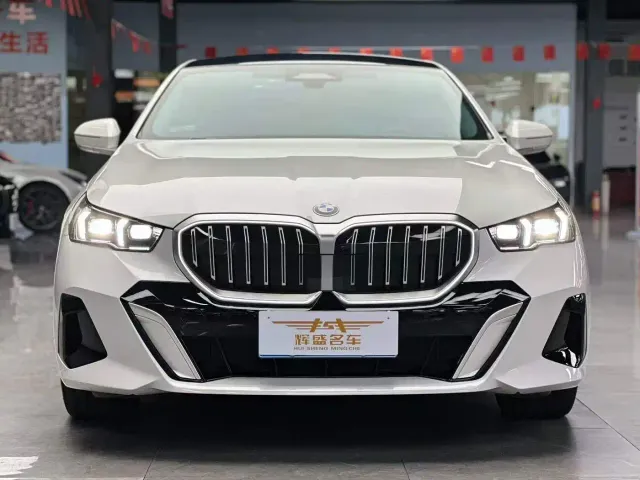 BMW 5 Series — Фото автомобиля 2