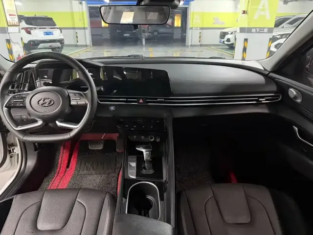 Hyundai Elantra 2022 1.5L CVT LUX Premium Edition — Фото автомобиля 9