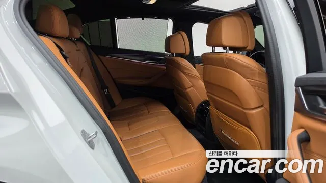 BMW 5 Series G30 — Фото автомобиля 18