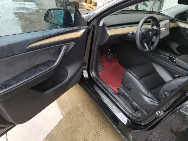 Tesla Model Y — Фото автомобиля 15
