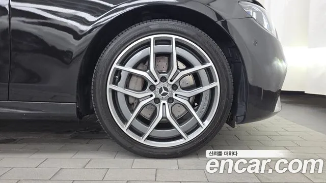 Mercedes-Benz E-Class — Фото автомобиля 21