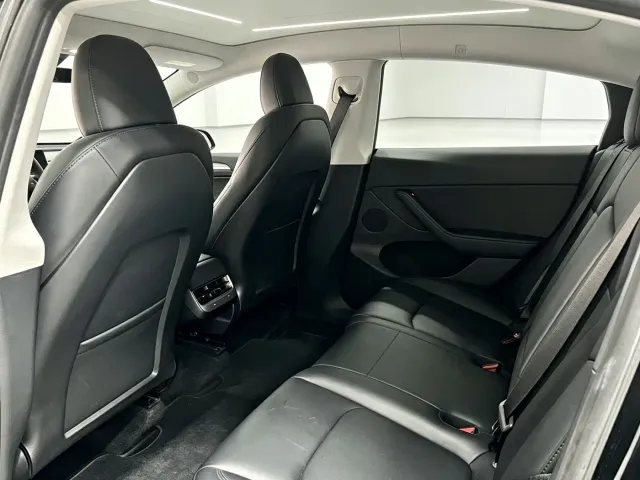 Tesla Model Y — Фото автомобиля 6