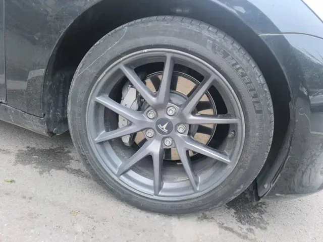 Tesla Model 3 — Фото автомобиля 8