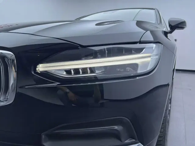 Volvo S90 — Фото автомобиля 17