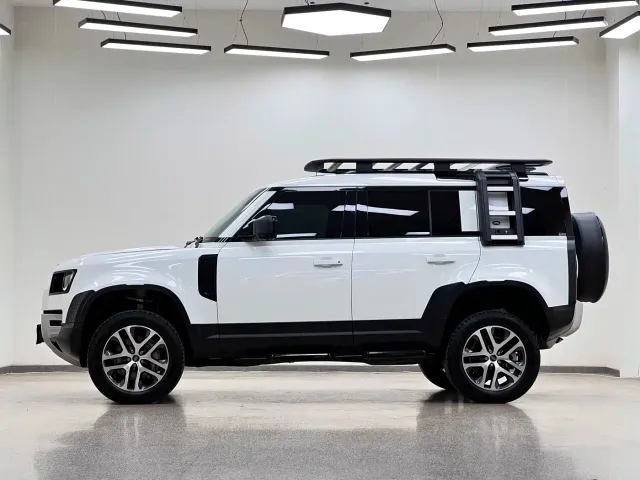Land Rover Defender — Фото автомобиля 4