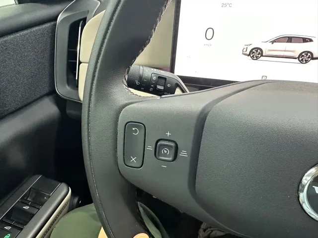 Volvo XC70 Plug-in Hybrid — Фото автомобиля 12