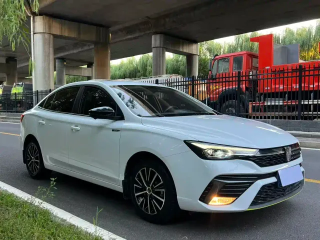 Roewe i5 — Фото автомобиля 3