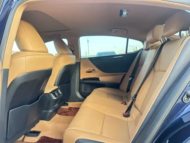 Lexus ES — Фото автомобиля 3
