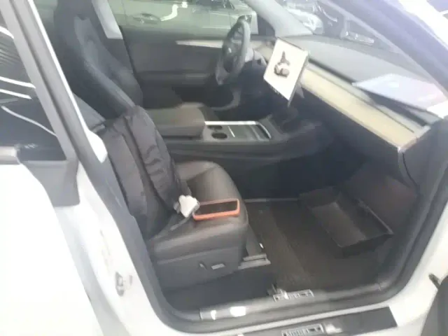 Tesla Model Y — Фото автомобиля 24