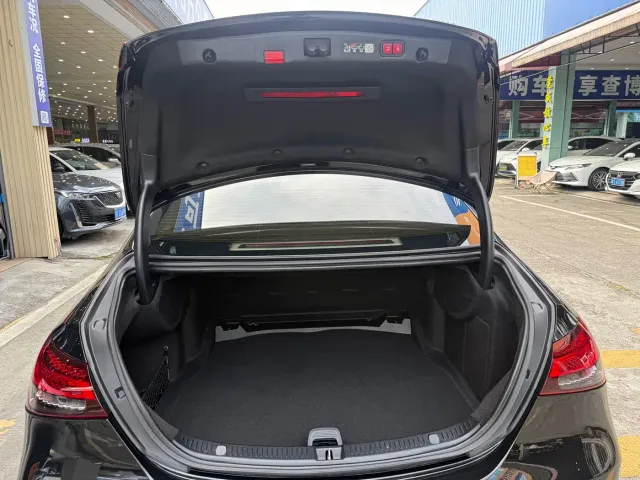 Mercedes-Benz E-Class — Фото автомобиля 17